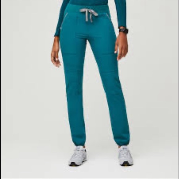 Figs Venice Slim Jogger Scrubs - Pacific Blue
(NWT) Medium, Limited edition - Picture 5 of 5